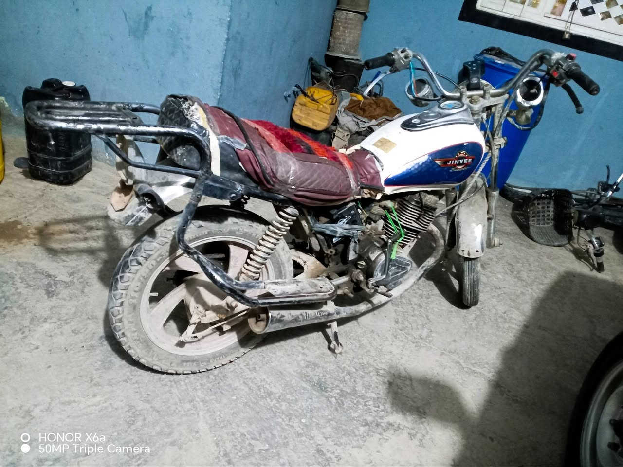 سلام عليكم جني دبل بلك البيع السعر 200 الشراي يتصل *********** نقصه باتري وراق مابي  مكان بهرز ابو خميس
