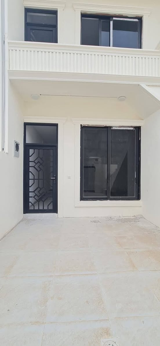 دارلبيع ١٠٠متر طابق نوص فول مواصفات سقف مغربي فول كاشي كركوك دروازة على طريق سليمانيه خلف مطعم هيمن موبايل ***********اسياكورك*********** البيت جديد
 صفرمامسكون بيه البيت بيه غرفه نوم استقبال مطبخ صحيات كراجي مطبخ حار طابق ثاني غرفه
