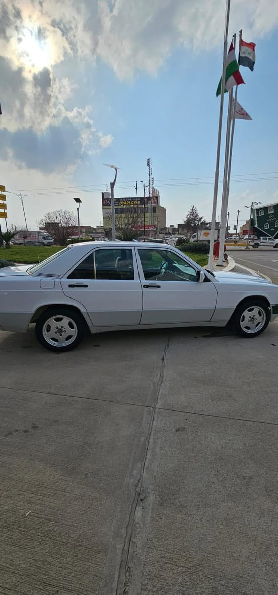 Mercedes E190
مارسیدسی E190بۆ فرۆشتن  
تەبرید و گەرمی مەزبوتە 
رەقەم هەولێرە سەنەوی تا ٢٠٣٠ تەزەیە 
جامکارەبایە ماڵێکی پاک و جوانە 
مەکینەی عەنکەبوتی شەریکەیە ٤بستۆنە 
گێڕ ئۆتۆ ماتیکە 
هەر چوار تایەی تازەیە   
دەعم و لێدراوی قورسی نیە ناوی نەگرتوە 
سەیارەکە بێتەقەو لەقەیە  
تەلەفۆنکەن 
ژمارەی ***********   Watsapp
دەسخۆش بۆ ئەدمینی ئەزیز ❤️❤️
نرخی 68
