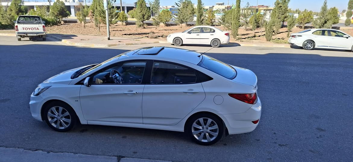 هۆندای ئەکسێنت 2012 خەلیجی
فول مواسەفات مەکینە گەورە
بێ بۆیاخ تەنها یەك پەڵە ساردی هەیە 
*********** چەمچەماڵ شمشمل, السليمانية
