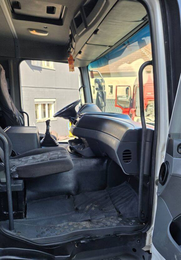 Mercedes-Benz
Actros 4146
سنة 2006
عداد 426.000 كم 
ناقل حركة يدوي 
قوة المحرك 460 حصان 
نظام المحور 8x4
شيال مجموعة JF
السعر 430 ورقة
شامل كمرك ونقل


**إذا كنت صاحب هذا الإعلان وتريد حذفه لأي سبب، رجاءا أرسل رسالة إلى الدعم الفني**