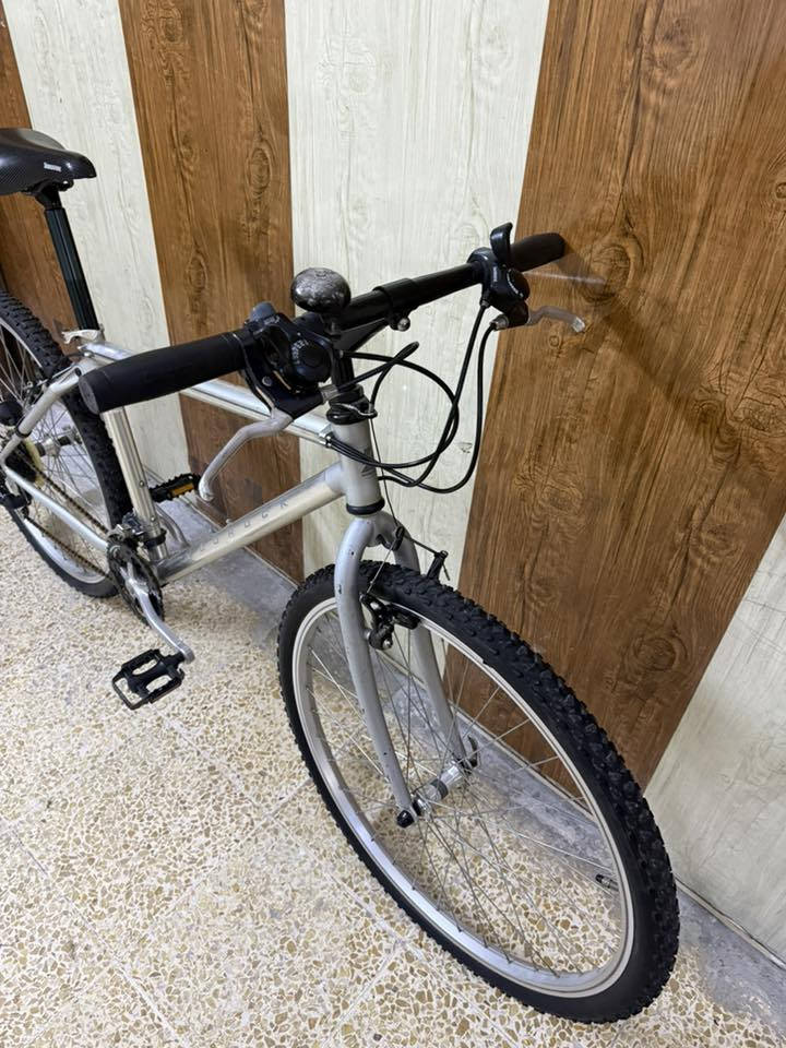 دراجة هوائية جبلي برجستون ياباني مختوم 

قياس 26 جبلي 

المعدن ألمنيوم 

المكينة 3/7

السعر 110 الف دينار 

عنوان المحل موصل أيمن تقاطع شارع كنيسة الساعة🚴‍♂️🚴

يوجد توصيل 🚚 كافة محافظات العراق 🇮🇶 

☎️***********
