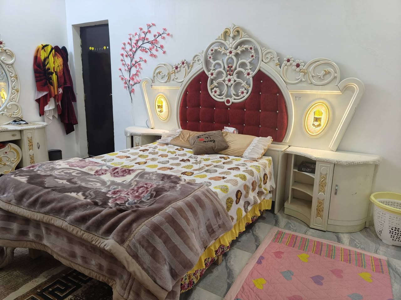 غرفة نوم للبيع
غرفة تفصال نجارة عراقية ثقيل
تجي وتشوف بعينك نضافة 80%
 لا بيها كسر ولا فطر فقط شخوط بسبب النقل
يعني بس تصبغها ترجع بلاد 
للاسفسار راسلني واتساب ***********
#مكاني ذي قار قضاء قلعة سكر
