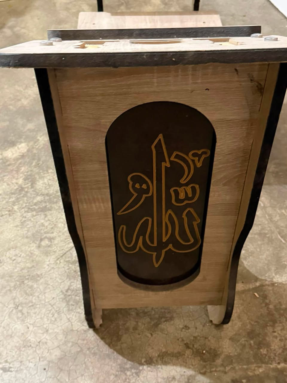 كرسي صلاة نضيف كلش انطي للاجر الي يريده يراسلني او يخابرني ***********
