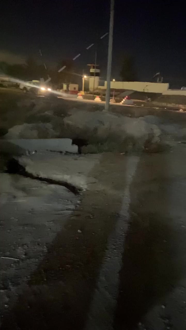 🔴🔴 قطعة ارض للبيع
السلام عليكم 
قطعة ارض مساحة 200 متر وجه 10 نزال 20 
خدمات ماء + كهرباء تبعد عن الشارع العام حوالي 150 متر فقط بالقرب من (  جامع + مشروع ماء + مدرسة + محال تجارية ) 
طابو زراعي سند 25 
موقعها شارع الامام المحسن خلف سيطرة الجيش ( سيطرة البردية ) 
السعر 15 مليون بيها مجال 
للتواصل ***********
