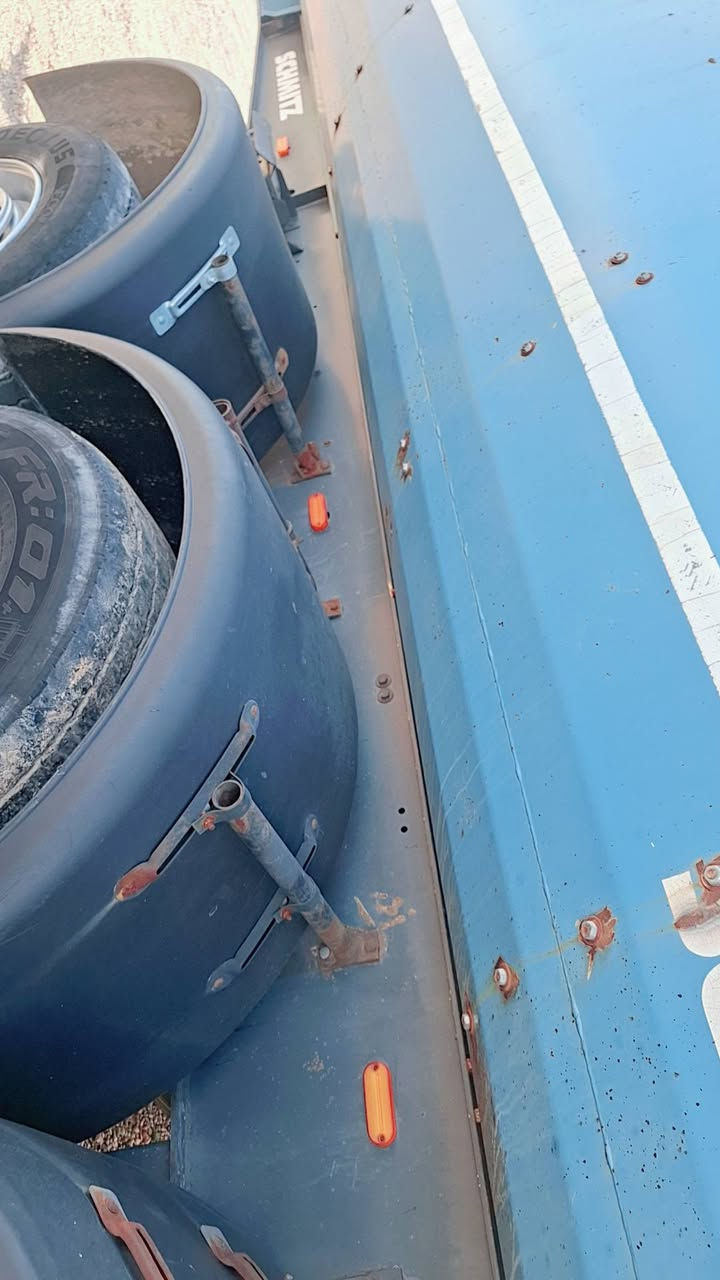 بسم الله الرحمن الرحيم 
النوع . عربانه تريله قلاب المان 3 محور دبل تاير 45 طن بيلاد دبل تاير 22.5
موديل  2006 الماني 
النوع شمتز . بانز بريك . دنكيل BP
عربانه 22 متر 
بانز بريك .ABS
 رقم دهوك . تحويل مباشر 
عربانه بدون كسر بدون تعواج مكفول كفاله عامه شرط 
السعر  165 معا مجال 
عنوان معرض هوار . طريق دهوك موصل جمبور عميريه 
***********
***********
***********
