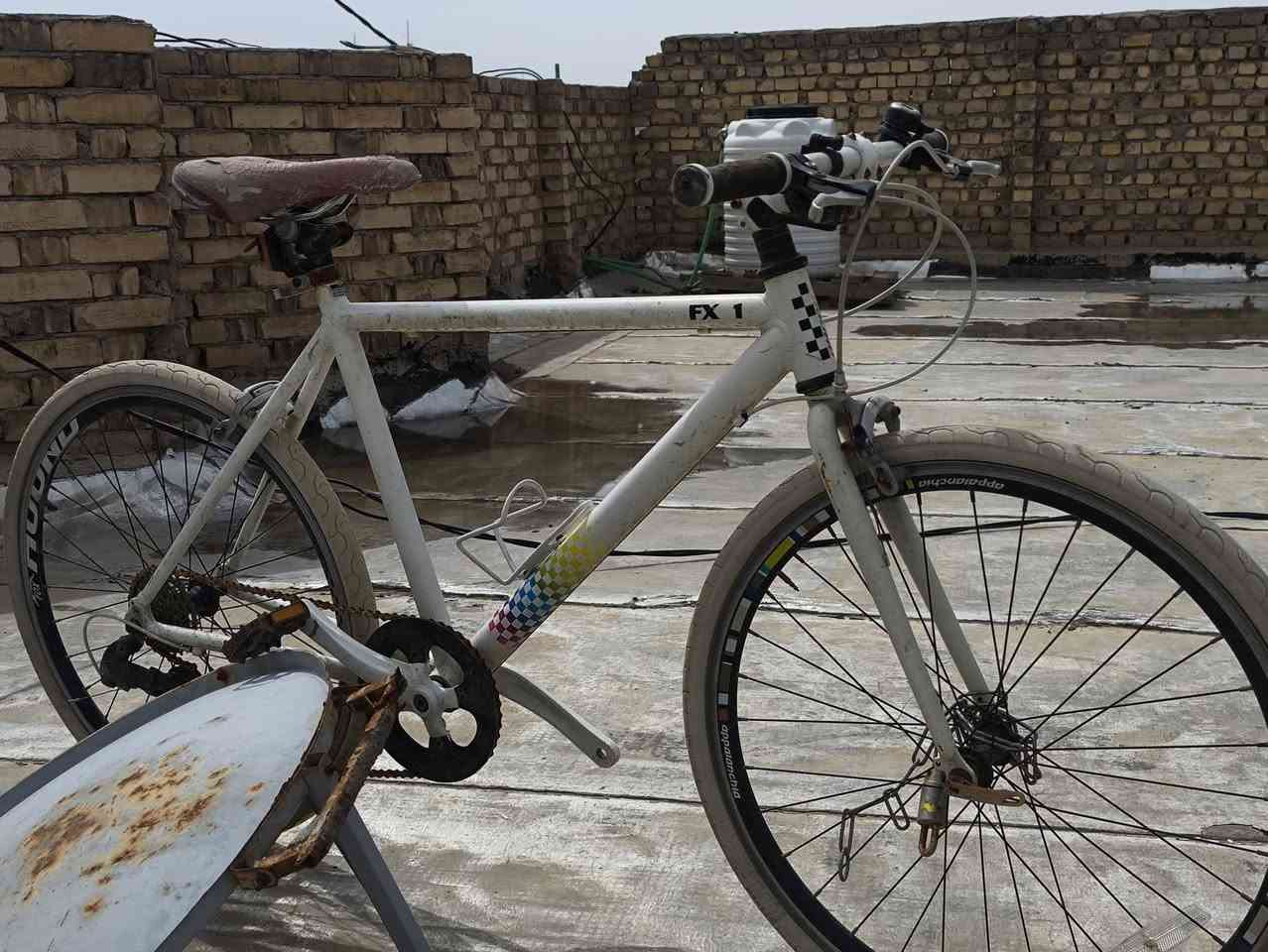 للبيع
نوع الباسكل نوع Trek FX 1 أصلية (أمريكية)
 كير سبع سرعات
  شغال تيراته يرادلهن هوة وليده مال بايدان طاكه 
 السعر 100 وبي مجال 
 عنوان كوفه 
 ‏‪0787 086 1204‬‏ واتساب
