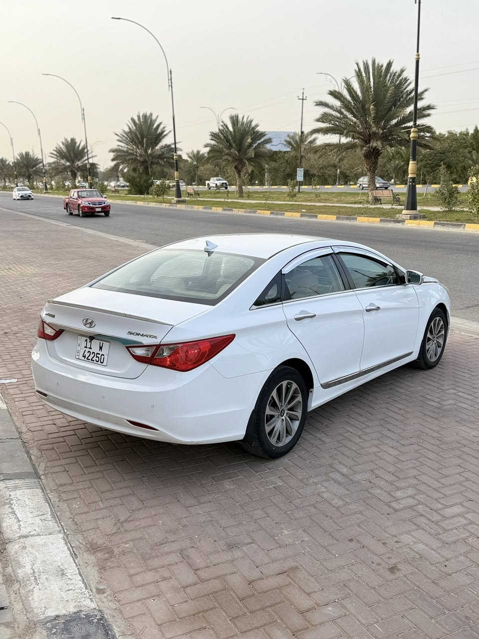 سلام عليكم هونداي سوناتا 2013 خليجي شركه العامه رقم بغداد بسمي سنويا جديد تحويل مباشر سياره جاهزه مكفوله من الضربه وتبديل بيهه صبغ بنيد فقط بدون دواخل اوفتح وسونار مرفق مع الصوره سياره جديده ماشيه 134 km حقيقي مواصفات داخل بيجي قطعتين تبريد شفتات ستيرن مري شفط تحكم ستيرن حساسات كامره خلفيه مكينه 2400 دوش كير 6 نمر مكفولات حداديه جديده تخم تاير جديد تبريد ثلج ❄️ مكان سياره كربلاء سعر 128 مجال بسيط جدا 
***********
***********
