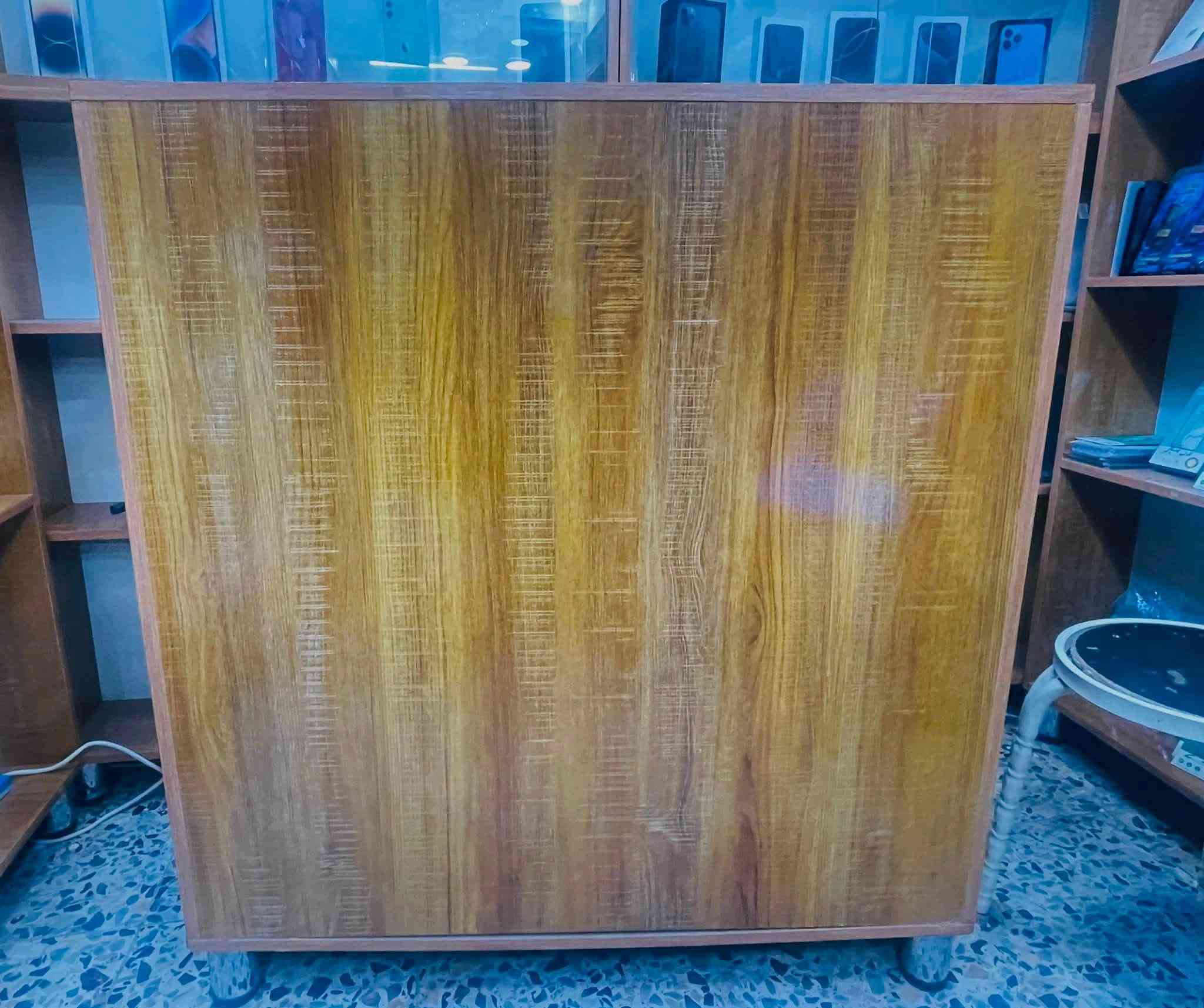 سلام عليكم للبيع غراض صيانه الموبايل عده كامله اصليه
مع ميز صيانه جديد  وجهاز رصيد الشمس جديد

عده الصيانه مشتريها من اكاديميه مصطفى فوزي كامله 
مستخدمه مرتين سعرها 800 الف

ميز الصيانه جديد ارتفاع 110م عرض متر العمق ماله 40
مع جرار سعره 150 الف 

جهاز الرصيد جديد سعره 150 الف 

بغداد الزعفرانيه 
***********
