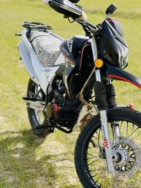 قفاز • ٢٠٠ • ٢٠٢٤