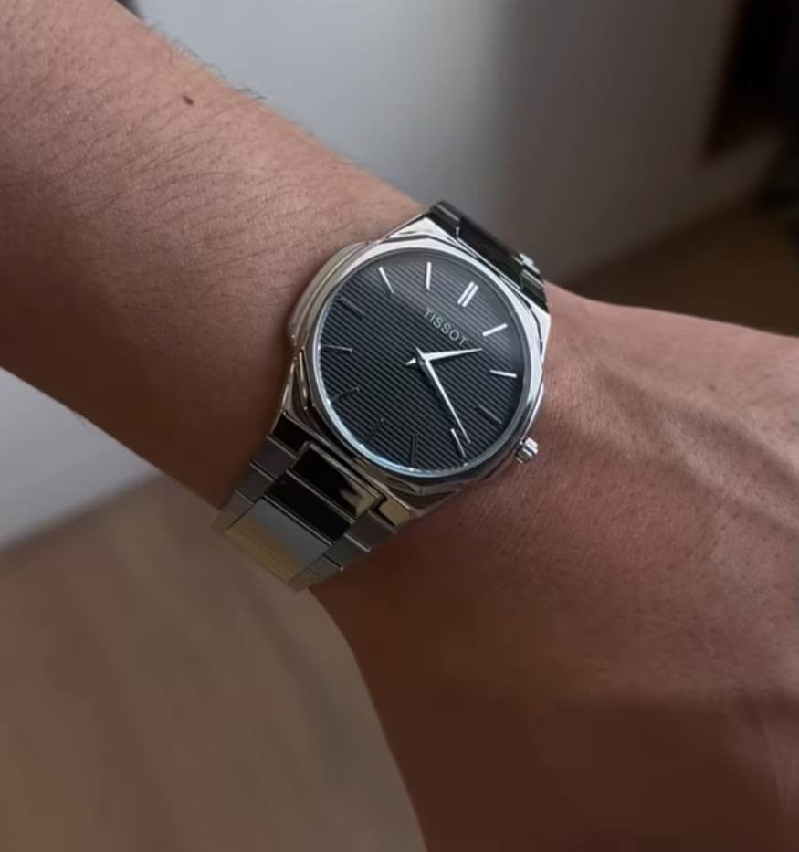 ساعه من ماركه TISSOT
ستانلس ستيل
قفل فراشه
كوالتي عالي
سلم 
موديل مميز جداً
ظهرها مختوم
2 ميل 
مع العلبه الخاصه بأسم وشعار الماركه
السعر 50 الف مع توصيل بغداد, العراق


**إذا كنت صاحب هذا الإعلان وتريد حذفه لأي سبب، رجاءا أرسل رسالة إلى الدعم الفني**