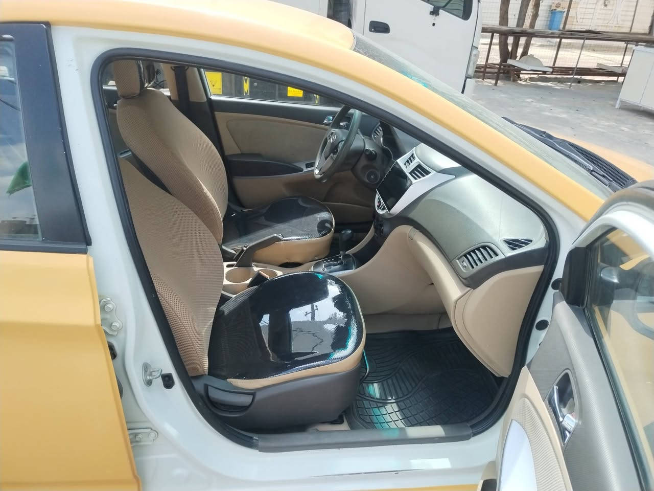 السلام عليكم اكسنت 2014 مكينه1600  كير جدد تبريد تدفئ صدرها امامي خلفي جديد تخم تاير جديد كهربيات كولها شغاله تريها ب 77 مكاني بغداد الزعفرانيه ***********
