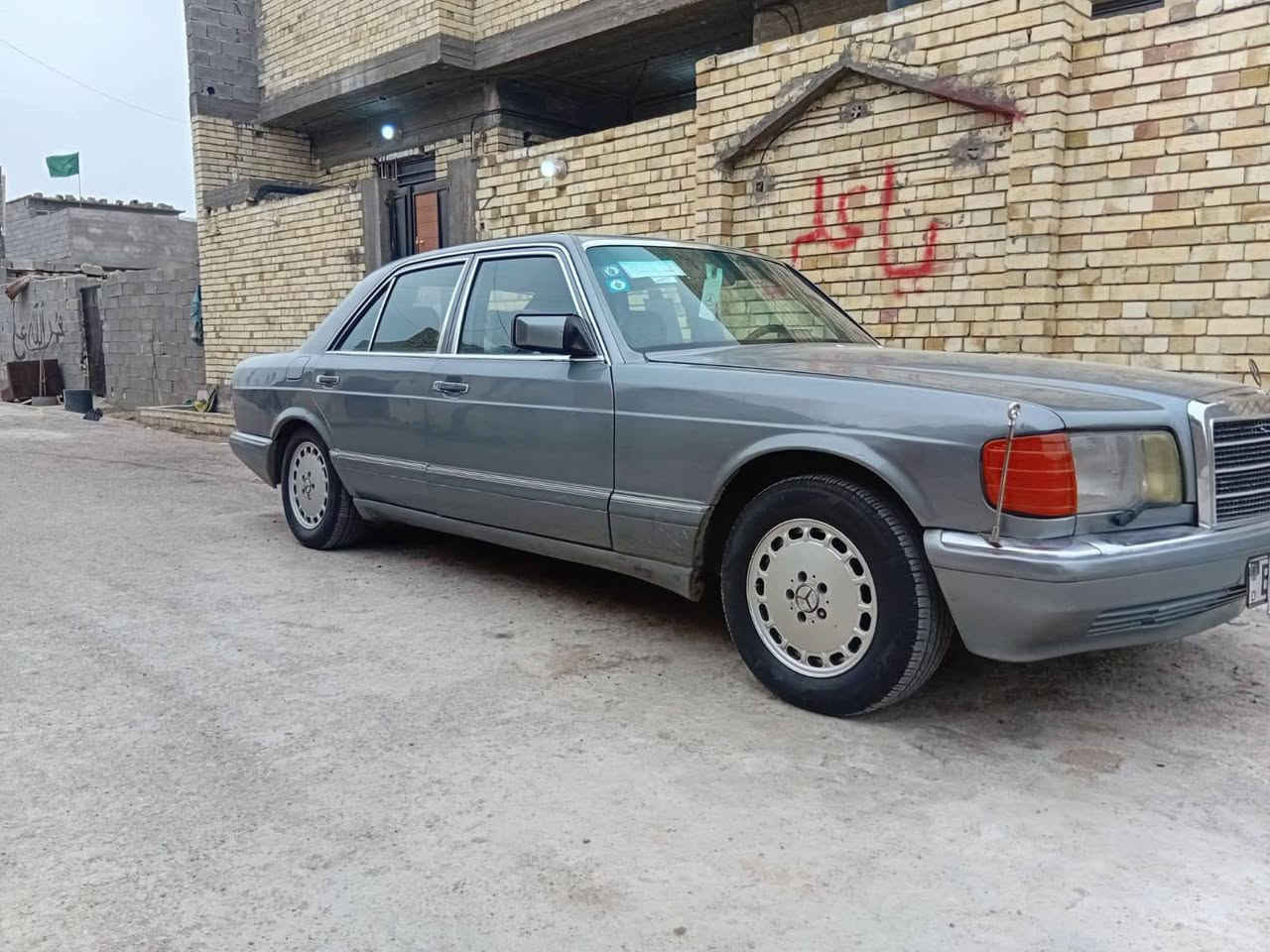 يالله سلام عليكم ورحمه الله وبركاته 
مارسدس 1988 300s باب قصير 
سياره جديده متعوب عليها 
سدر جديد 
تخم تاير 
كهربايتها كلها شغاله 
مكينه كير  بلادي 
جاهزه بيها نقص فقط تبريد استفسار اتصال *********** 
ترهم مراوس حسب القناعه
