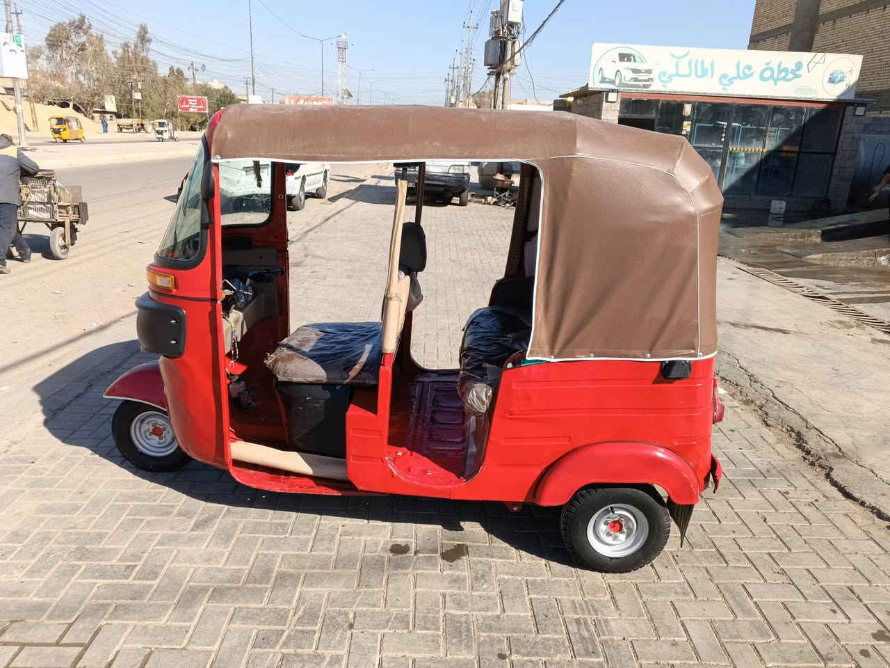 سلام عليكم تكتك 18رقم وسنويه 
تحويل ثاني يوم مكينه 20
 سفاريات تايرات جادر كله جديد معمره 
سعر 5 و200 وبيه مجال مكان بغداد الحسينيه راشديه رقم ***********
