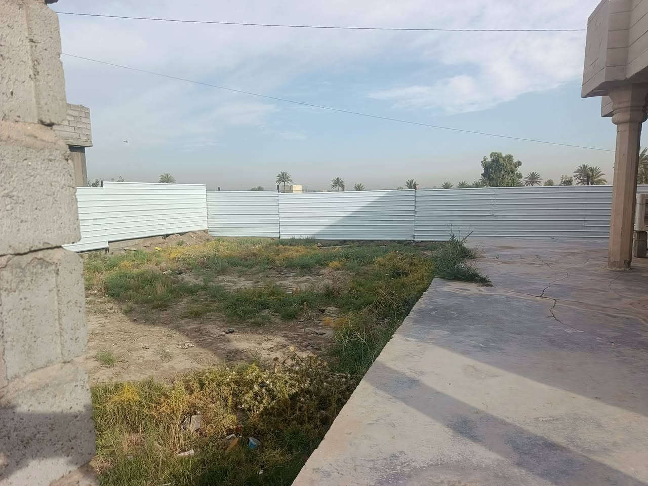 السلام عليكم يوجد بيت ومشتملات 2المساحه 1800متر مربع عنوان ابو غريب عرب جلوب قرب شارع 20 رقم الهاتف ***********
