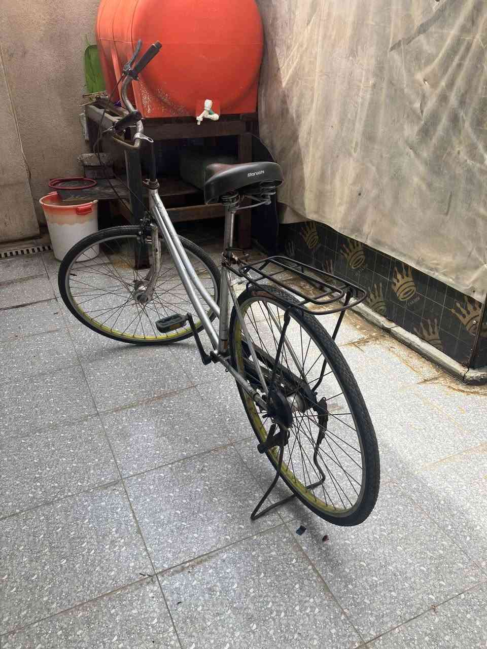 سلام عليكم 
اخوان بايسكل سياحي حجم 27 ومعمر وعدل العطل او الاشياء الخربانه بي بس الدسك مال بريك الوره وبايسكل عدل شوفت عينك لا تدخلي خاص اذا ما تباوع للصور ول فيديو  . 
سعر البايسكل 85
وبي مجال 
حياكم الله
العنوان بصره-الاصمعي الجديد قرب جامع السهلاني رقم الهاتف ***********
