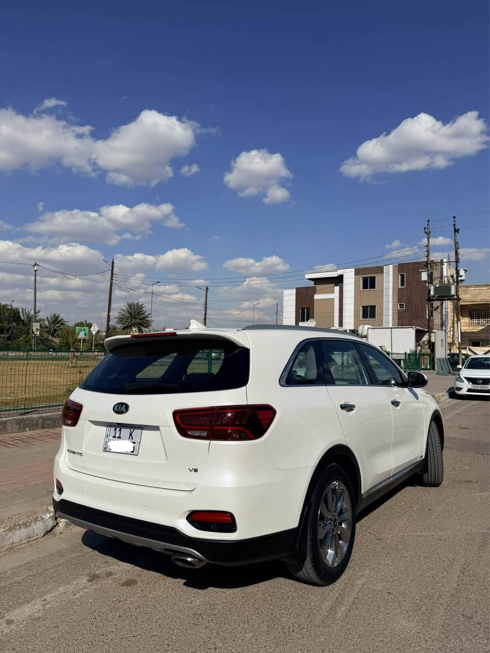 السلام عليكم سورنتو 2019
السياره خليجيه رقم انكليزي جديد ولسنويه باسمي 
المحرك والكير نضيفات جدا 
السياره فول مواصفات بنوراما ومواصفاته معروفه
السياره بدون اي حادث او اي صبغ مكفوله كفاله عامه
بدي السياره نضيف ومابي اي ملاحظات 
للتواصل اكثر ***********
السعر  260 وبيه مجال للشراي 
مكان السياره بغداد الكرخ بغداد, العراق
