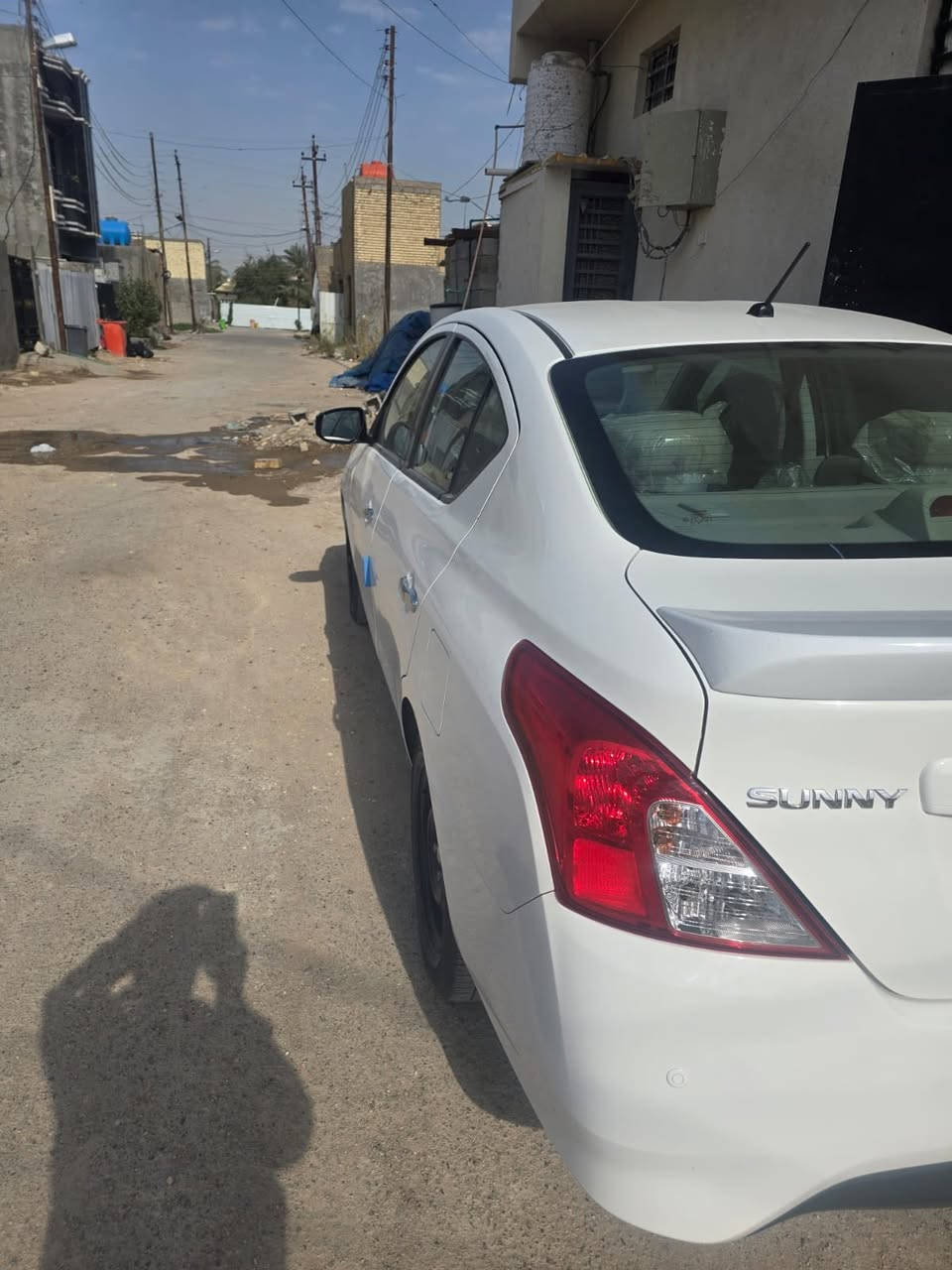 السلام عليكم 
نيسان سني 2025 
سيارة نضيفة بمعنى الكلمه
ماشية 12 الف 
بيه مكانين  طخات  باب سايق او جاملغ الخلفي 
سيارة عارضه 125 او بيه مجال 
واتساب 
*********** 
مكاني بغداد زعفرانية
