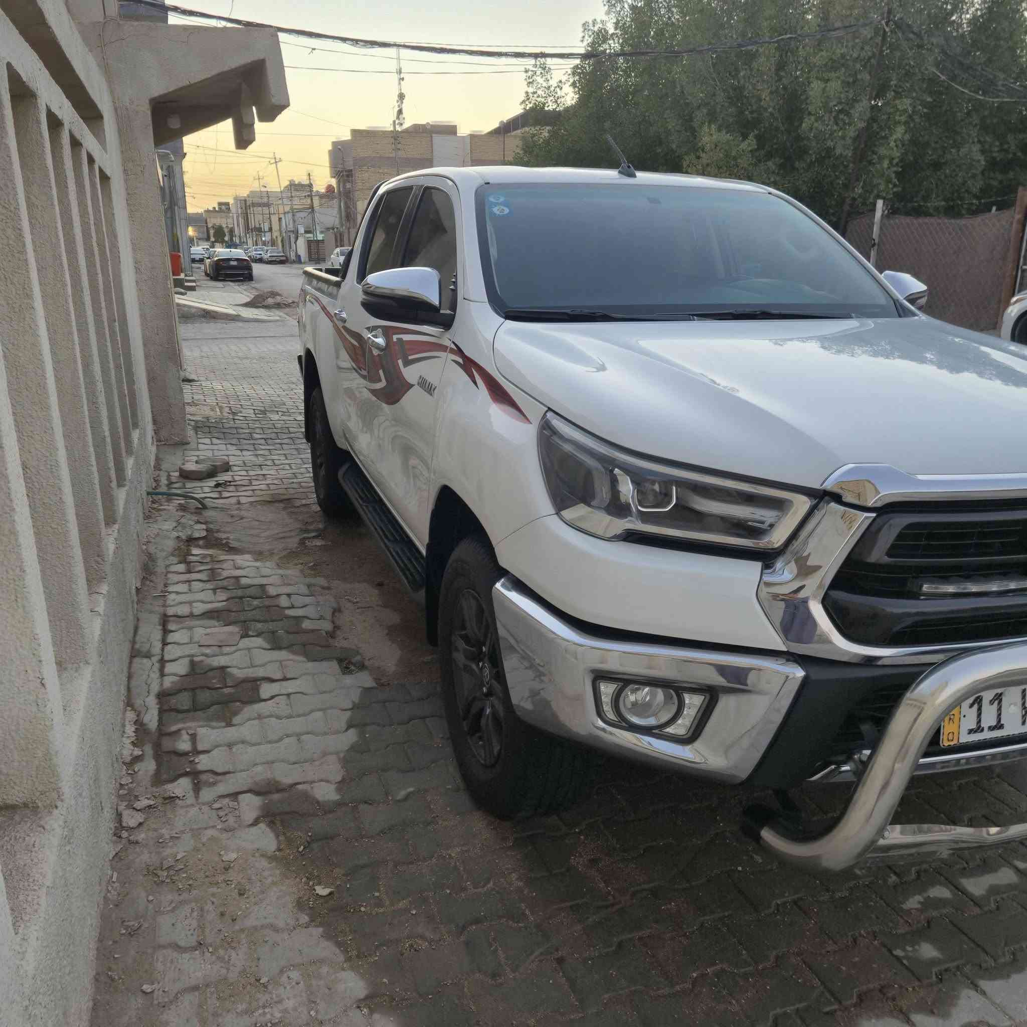 عندي تايوتا هايلوكس
للبيع او مراوس حسب القناعة
موديل ٢٠٢٣ 
ماشية ٧٨ 
رقم بغداد بأسمي 
السيارة جديدة 
السيارة كويتية بصمة 
بيها بارد اصبعين بسيط كلش مأشر بالصورة عنوان السيارة نجف
السعر ٣٢٠ وبيها مجال
هذا الرقم واتساب ***********
