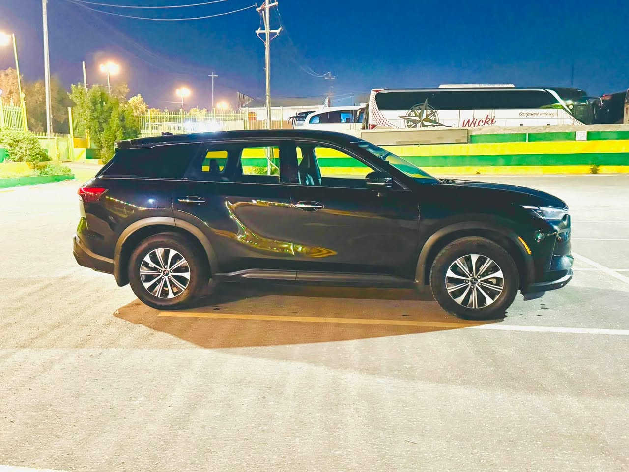 السلام عليكم
بيع او مراوس مع تاهو
الفخامة اليابانية
 انفنتي Qx60  الشكل الجديد 
موديل 2023
اللون اسود ملكي ميتاليك
حادث بسيط بدون اي ضرر داخلي
رقم الشاصي:  5N1DL1ER7PC370341
سيارة نظيفة وجاهزة 
مواصفات عالية 
بانوراما 
بصمة 
رادارات امامية وجانبية وتحديد المسار + نقطة عمياء + هزاز ستيرن
صندوق كهرباء 
7 راكب غرفة واسعة ومريحة
مقاعد جلد + تدفئة + تدفئة مقود 
شاشة كبيرة + Apple carplay + Android Auto 
نظام صوت ممتاز
شاحن لاسلكي
محرك 6 سلندر 3500 قوي و عملي واقتصادي 
ناقل سرعة 9 نمر 
4 وضعيات قيادة 
مرايا شفط
اضاءة لد ذكية 
بصمة صوت للتحدث مع السيارة
ومواصفات كثيرة اخرى 
السيارة ناعمة وعزلها قوي 
السيارة داخلة للعراق شهر 12/2025 واستخدام بالعراق جداً قليل 
رقم اربيل بإسمي
مكان السيارة بابل
السعر  32000$ (320) ورقة
***********
