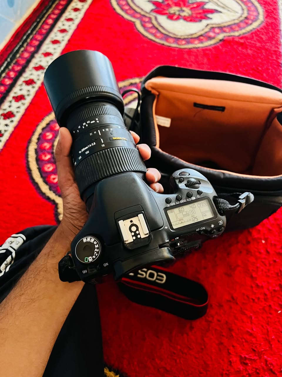 السلام عليكم
كامره كانون 7D  مع جميع الملحقات كامره نضيف 99٪ ما بيها اي نقص 

المكان ديوانية مكلف بل نشر
السعر 550
*********** للتواصل
