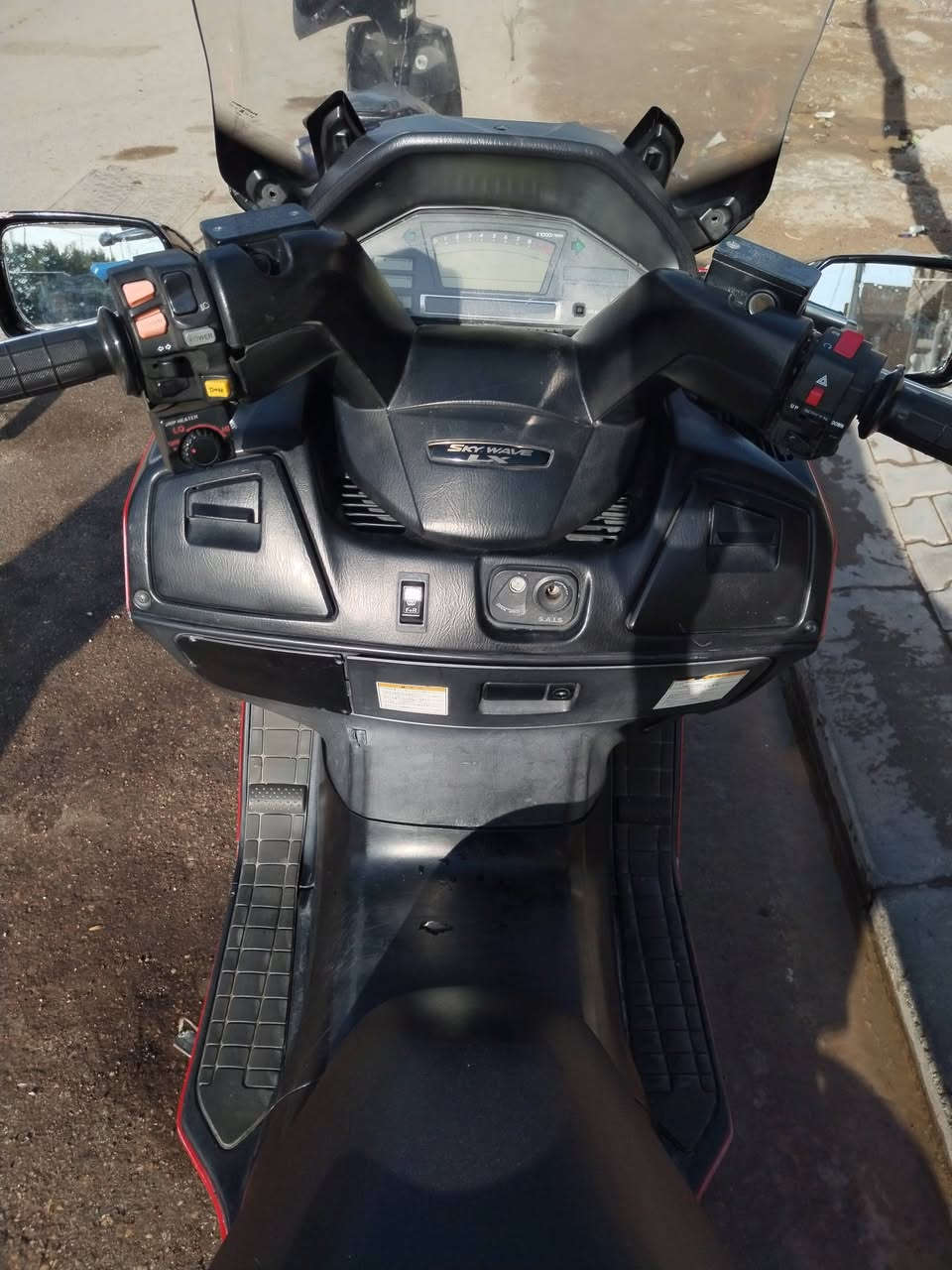 السلام عليكم سكاي ويف 650 فول مواصفات LX نضام ABS
مصبوغه جماليه كفر نضيف بي شخوط قليله الدراجه عليها ادامه كامله من بلكات نوزلات دشالي دسكات تايرات ماي زيتي دهن امزويل كله اصلي مكاني كوت
السعر مليونين من الاخير للستفسار ***********
