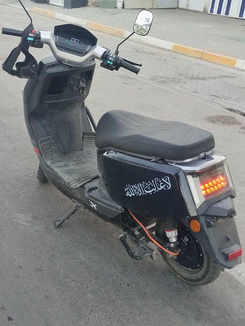 دراجه شحن لبيع بيه نقوصات خفيفه كماليات و هورن ماله يشكل فقط و سعره اب 450 و بيه مجال لشراي اداريي بل سعر و الرقم *********** و مكاني بغداد العامريه شارع المنظمه قرب ماركت الغيث أو مترو كنت

