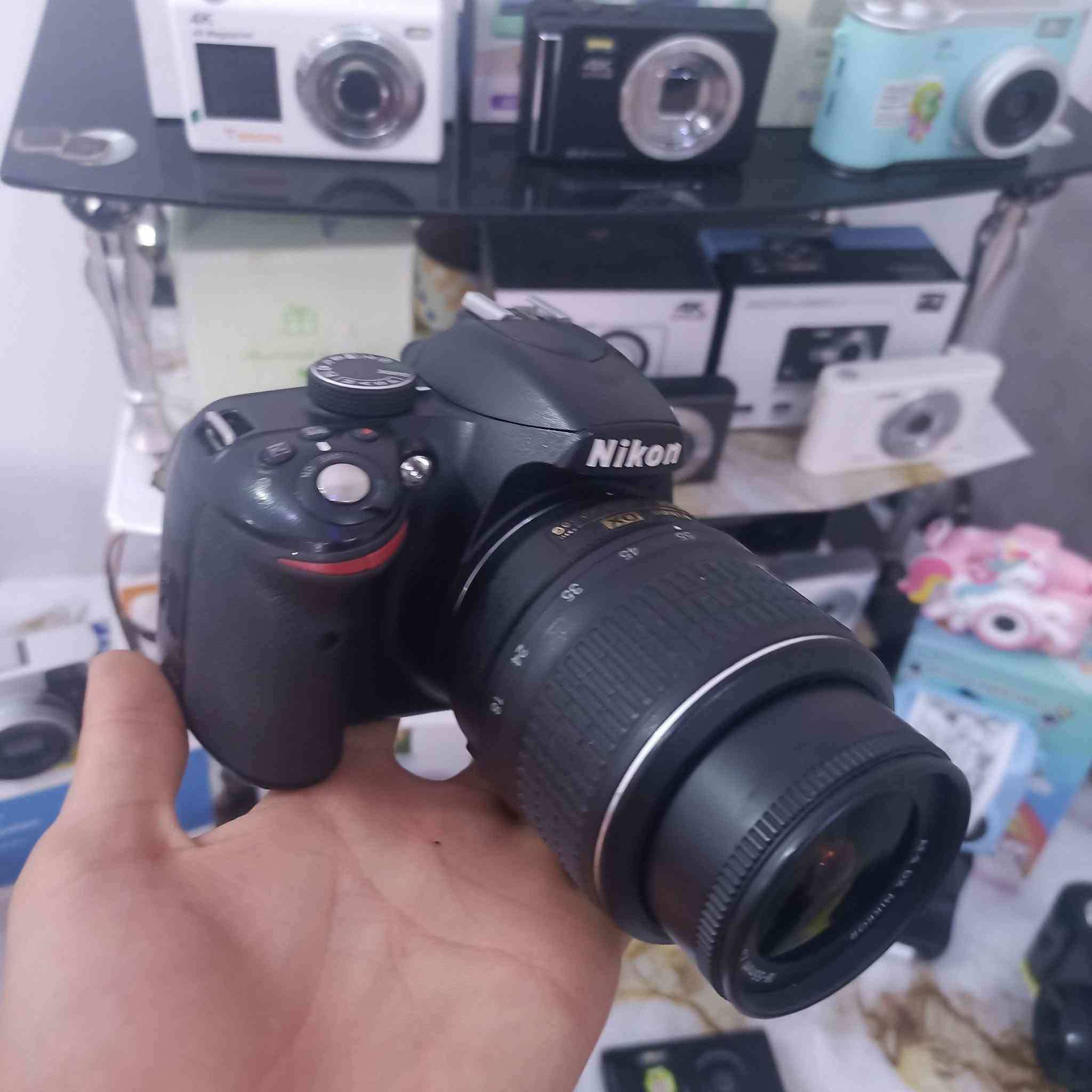 سلام عليكم شباب نيكون 3200Dنضافه مالته 95
كامل ملحقات جنطه وخيط وشاحن سعر 300وبيه مجال 
الستفسار وتساب ***********
