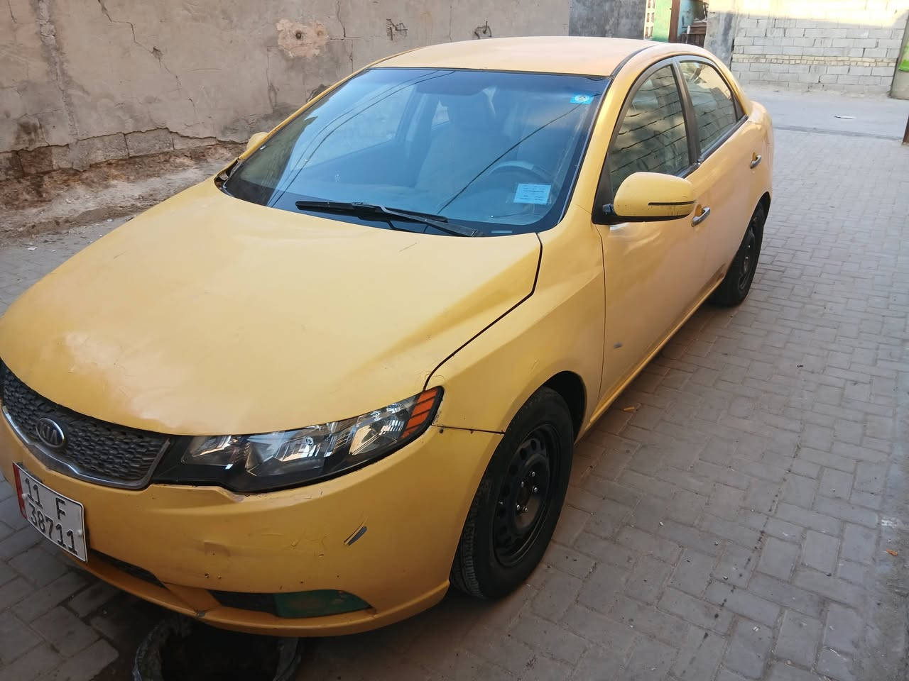 هاي سيارة للبيع كية فورتي وارد أمريكي حادثهه جامرلغ امامي ايمن فقط او بلعراق بابين ليمنة 
بدون دواخل مكينه وكير وحدادية نضيفات 
حدادية وتايرات فوك لنص عمر تبريدهة لبارحة انزرف اراديتر مال لتبريد رقم بغداد انكليزي بسمي اسيارة موجودة ابغداد لمعامل لعماري 
بيع ومراوس حسب لقناعة سعرهة 70 وبيهة مجال قليل 
*********** احمد لمياحي 
***********
