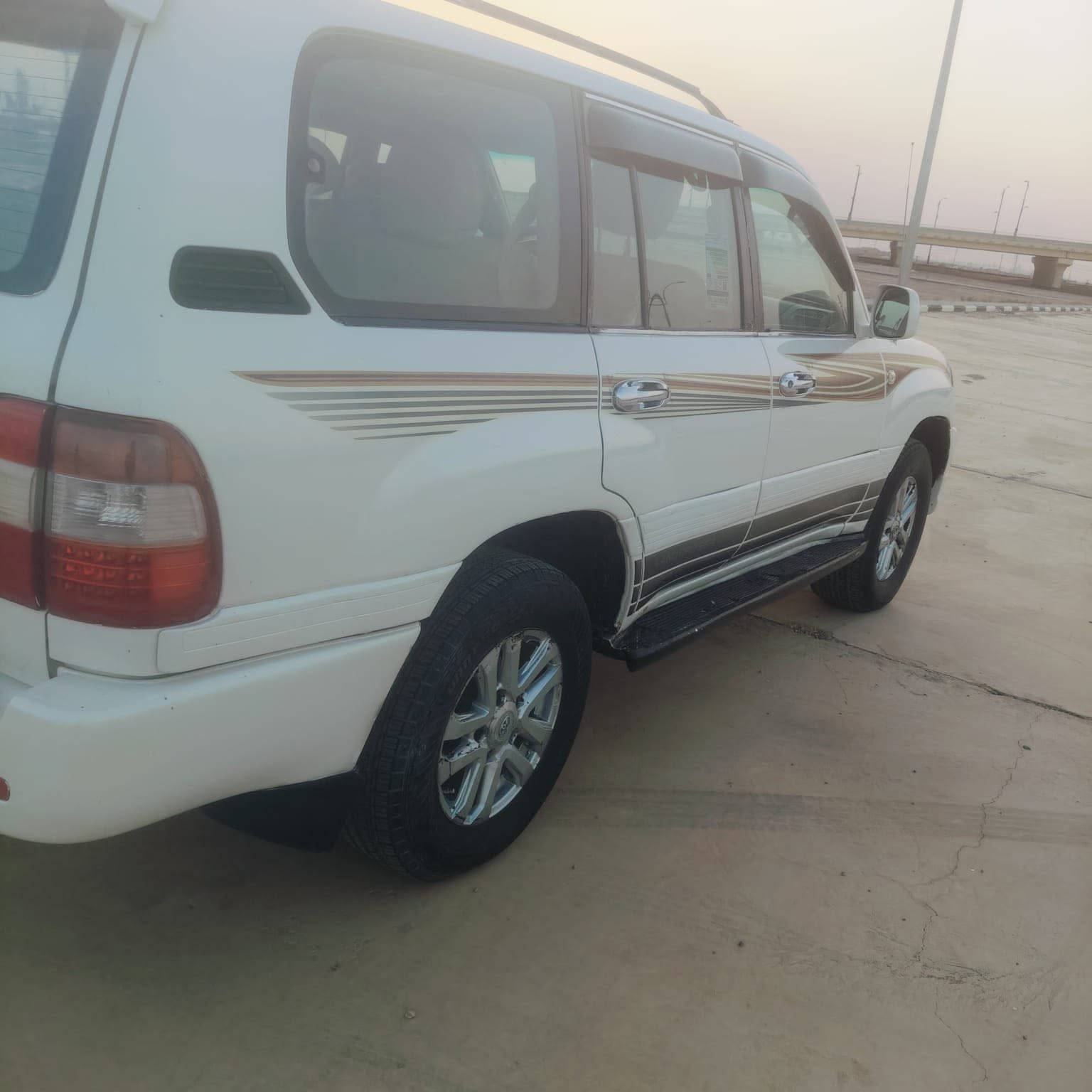 لاندكروز مونيكا 2002للبيع سياره خير من الله مكانها بصره الزبير سعرها 105ورقه وبيها مجال ***********
