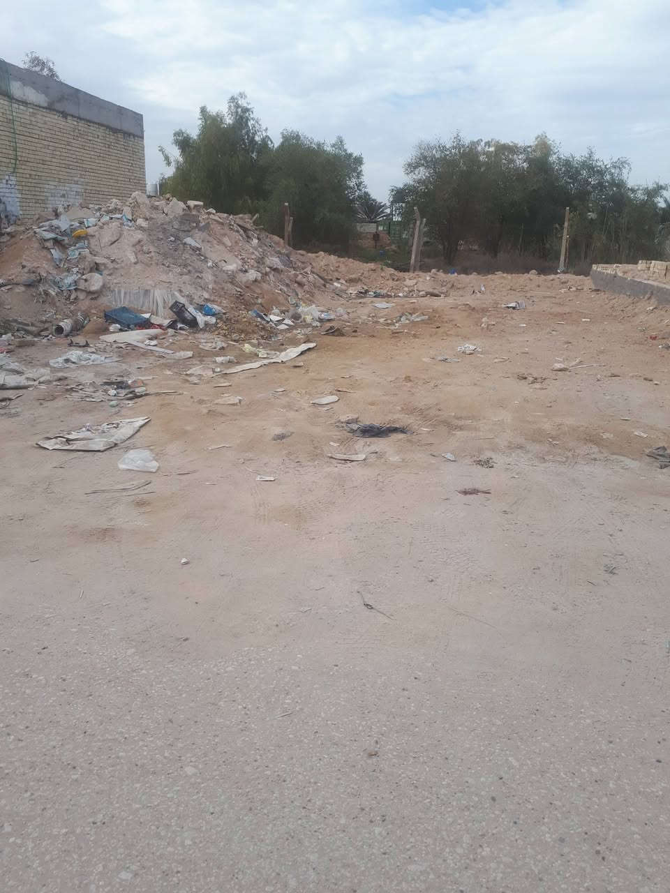 السلام عليكم/قطعة ارض للبيع طريق نجف/كربلاء / طريق ياحسين عامود/169/تبعد عن الشارع الرئيسي /150/متر مساحة القطعه/250/متر مربعة/سند/25/تصلح حسينيه للزوار وتصلح/سكن /متوفره كافة الخدمات/للتواصل/***********/
