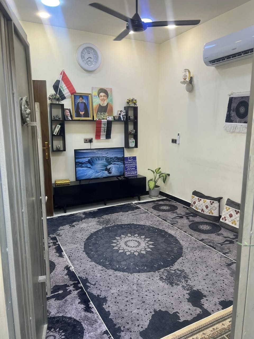 بيت بناء 2025 للبيع زراعي سند 25
عنوان البيت الخطيب الزراعي شارع المولد الحمره 
مساحة البيت 75 متر واجه 5 نزال 15 
البيت طابقين ونص يحتوي على 
4 غرف نوم و 3 صحيات غربي ومطابخ عدد 2 
البيت بي نظام كامرات ونت وكهرباء 3 خطوط 
للاستفسار الاتصال او مراسلة الصفحه 

***********
