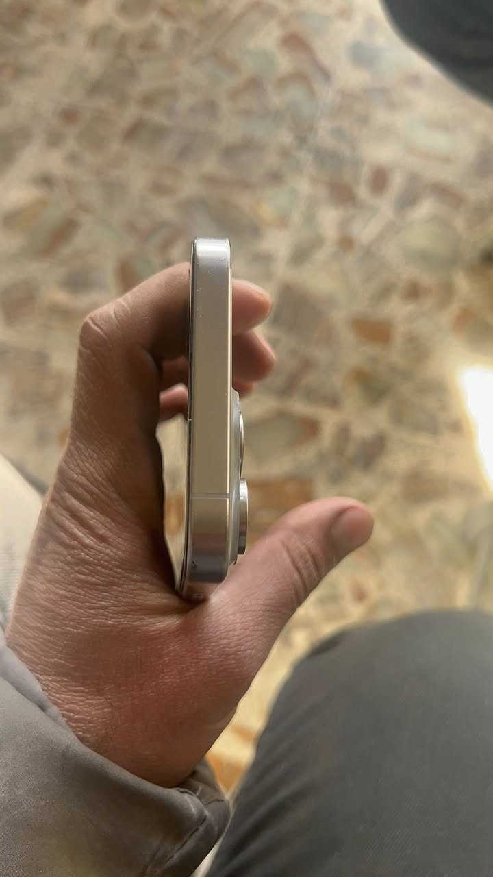 سلام عليكم ايفون 15 برو ماكس للبيع تفاصيل بالصور كامل مبدل شاشه فقط وضهر مكسور 600 وهاذه رقمي *********** مكاني نجف كوفه حي نيسان
