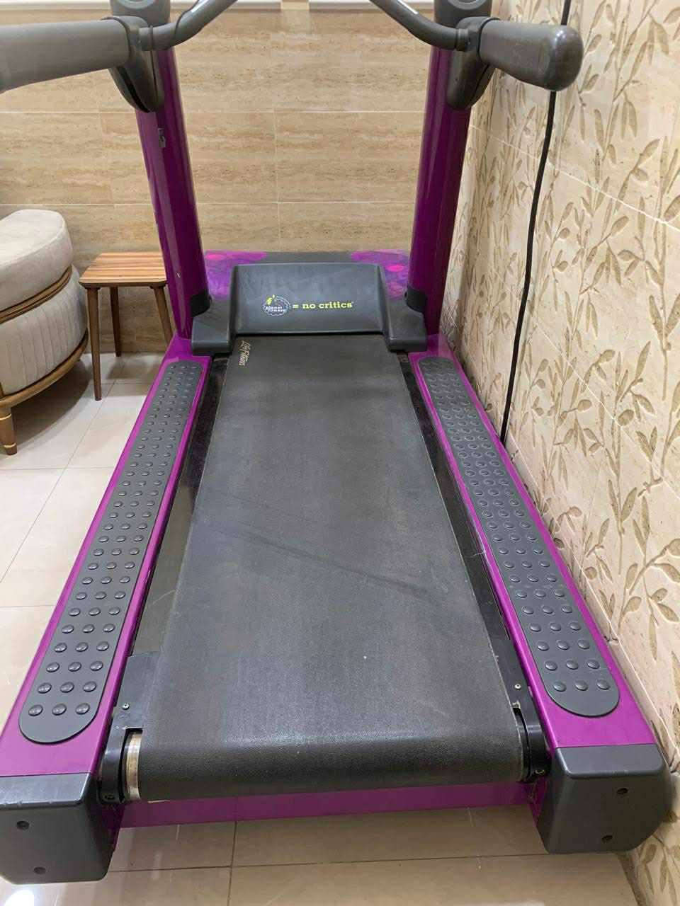 السلام عليكم

جهاز جري life fitness مستعمل نضيف مكان بغداد/البلديات

***********
