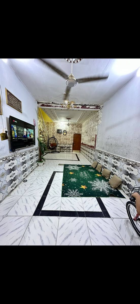 بيت نص قطعه زراعي مساحته 100 متر في ازديناويه فرع صيديلة الروان مساحة شارعه 10 امتار وتبليط ورصيف مقرنص للبيع بيه غرفه وحد وصاله وصحيات ومطبخ وسابقن دوانيه وفتحها على الصاله الاستفسار الاتصال على الرقم ***********
