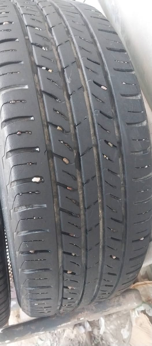 السلام عليكم شباب تخم ويل كورلا حجم ١٧ اصلي شركه وتخم تاير نضيف اللبيع مكان بغداد زعفرانيه ***********بي واتساب
