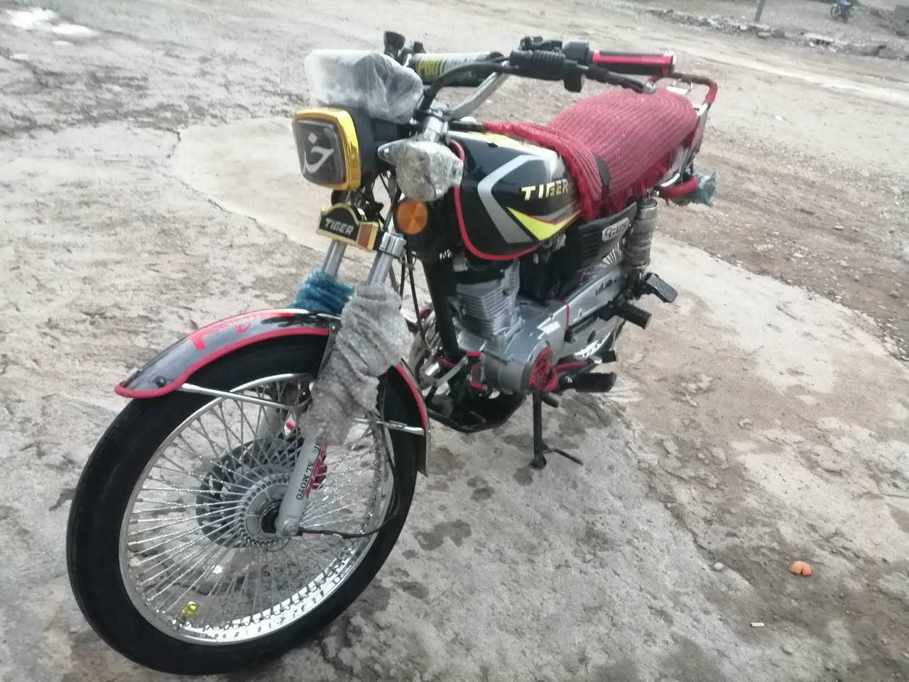 ما شاء الله تایکەر 2025 لۆک جوانکاری بو کراوە اوراق بو فروشتن مسروفی نییە زور پاکە وەک سفرە شوینم کەلار ئەو رەقەمەکەمە لەخزمەتانام ***********
