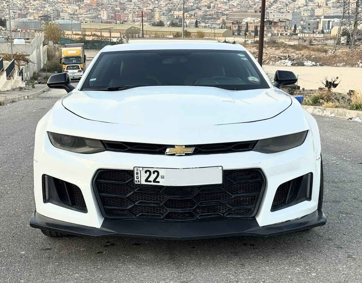 شفروليت كمارو 2017 فول مواصفات
لون ابيض 
السياره شادلها
دعاميه الاماميه والخلفيه Zl1
وياله حجم 20 Zl1
دوسات Zl1

السياره جاهزه من كل النواحي
كير ومحرك وتبريد وكهربائيات كلها مكفوله
حجر بيئه موجود

رقم اربيل الدولي الجديد
رقم سنويه لغايه 2027 
تحويل مباشر باسمي السياره 

حادثها بامريكا خفيف
السونار منزلها بالاعلان وصور الحادث موجود
السياره بدون قطرة دواخل وشواصي 

مواصفات 
كير اوتوماتيك + عادي + شفتات 9 نمر
3 انظمه قياده Ture + Sport + Snow 
تشغيل بصمه
تشغيل عن بعد
ابواب بصمه
صندوق بصمه
هندبريك بصمه
كوشنات جلد 
كوشنات تدفئه و تبريد
كوشنات كهربائية 
سماعات ماركه Bose
شاشه ايباد جبيره
نظام car play + Android
مسجل Aux USB Bluetooth Cable 
كامره دواره
تحكمات ستيرن جهتين
تحديد سرعه
ستيرن فوليوم
لايتات زينون وتحكم كنترول صاعقه وناصي وسط وقوي
بلاجكتورات ليد
بك لايتات ليد
داخل ليد 
مرايا كهربائيه وحساس
نظام تراكشن مانع الانزلاق
نظام ECO اقتصاد البانزين
شاشه عرض الاعطال ملونه

السعر 128 ومجال
للاستفسار 
كورك : *********** اتصال او واتساب
آسيا : *********** واتساب فقط
