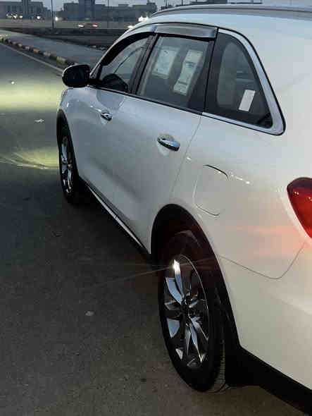 السلام عليكم للبيع او مراوس حسب القناعه سورنتو موديل ٢٠٢٠ ماشيه ٧٩ مكينه وكير عله وضع الشركه ناشر السونار مكفوله من صبغ وتبديل شاشه نفكيشن شاحن مكان السياره واسط الكوت مركز المدينه السعر النهائي ٢٧٠ للأستفسار ***********
