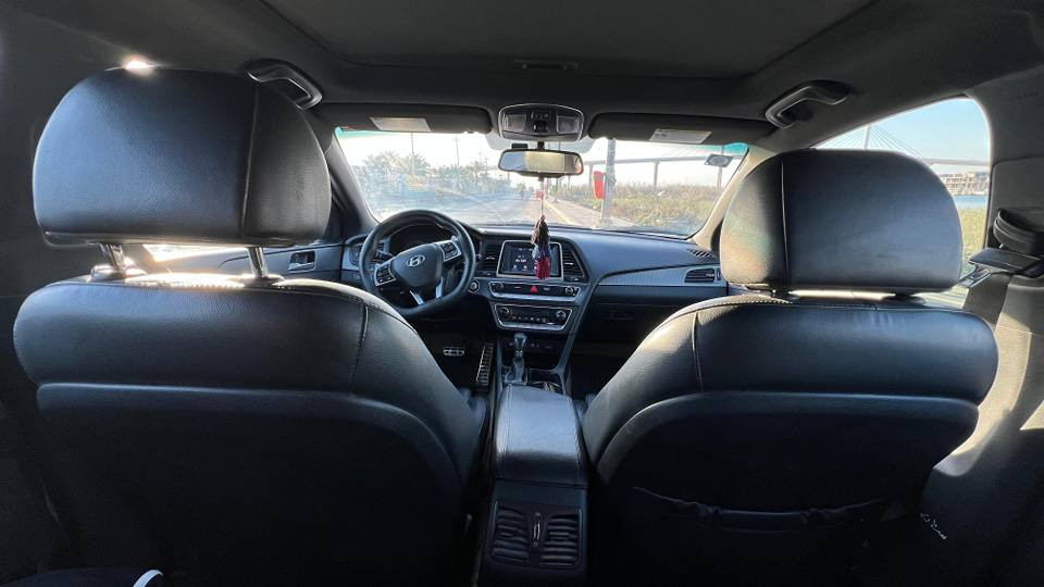 سلام عليكم
سوناتا موديل 2019 وارد امريكي  فول مواصفات
لون ازرق مميز  سيارة بسمي رقم جديد بصرة سنوية تنتهي ب2031
السعر 110 بيها مجال كلش بسيط

مواصفات/
1-محرك 2400
2-فتحة سقف
3-بصمه
4-بصمة ابواب مع صندوك
5-تبريد خلفي 
6-رادار بلمري جانبي 
7-شاشه كبيره +كار بلي+GPS+بلوتوث +اتصال 
9-مقعد امامي كهرباء 
10-مقاعد جلد 
11-تدفئة مقاعد
12-ثلاث وضعيات قياده ECO+NORML+SPORT 
13-فول تحكم ستيرن 
14-لد زنون ليلي 
15-شاشة اعطال 
16-مثبت سرعه 
17-حساس اطارات +اشاير بلمري+,سياره دبل كزوز 
أو بعد هواي مواصفات ما ذكرته 
ماشيه 88  

السيارة مصبوغة حزام 
 السيارة مكفولة من العيب الشرعي 

لاستفسار*********** البصرة, العراق
