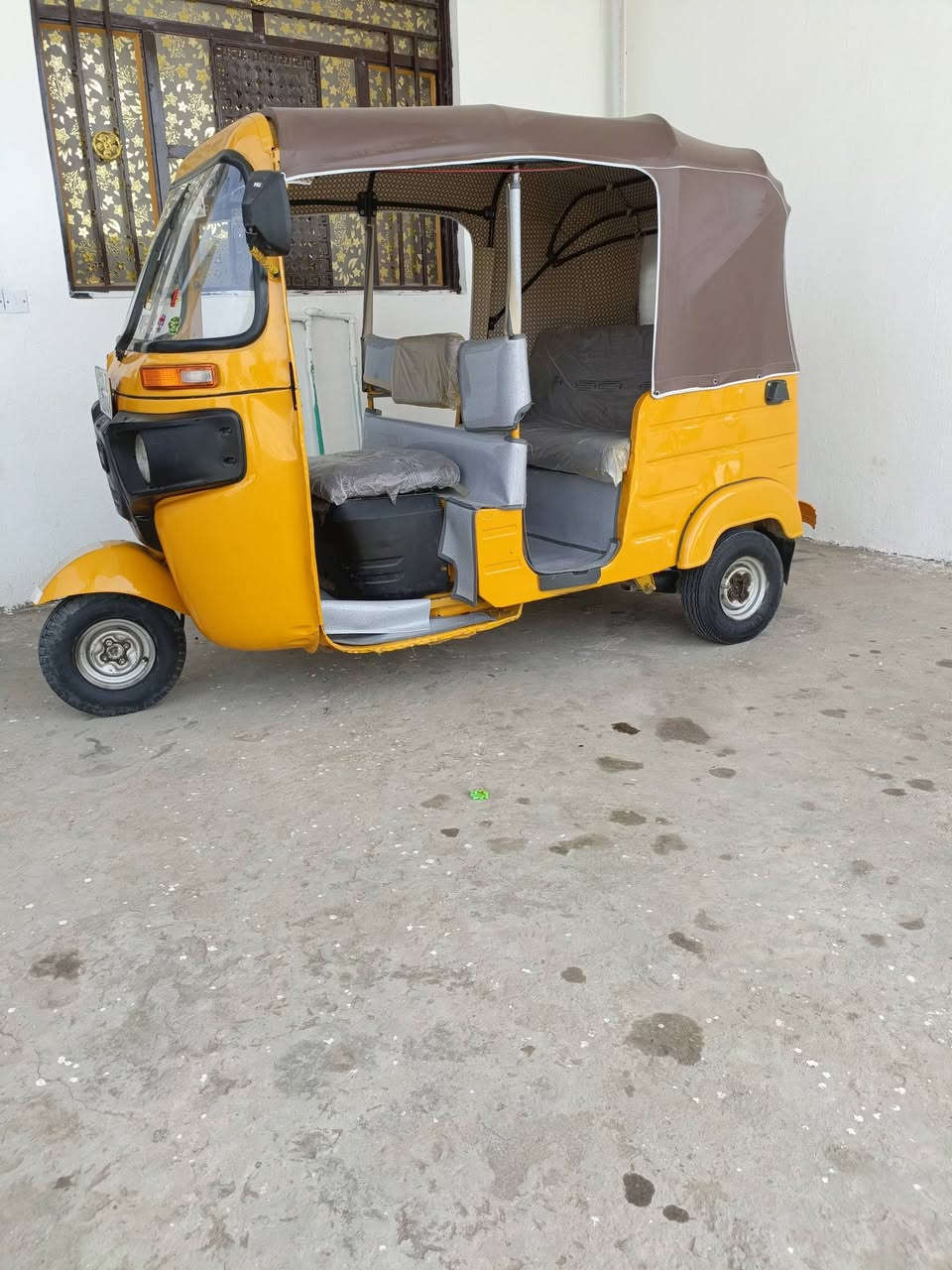 تكتك للبيع موديل 19شهر 11 مصبوغه عام رقم وسنويه بغداد السعر 5500وبيها مجال تكتك جاهزه عل اخر حبايه كله جديد مكان بغداد بوب الشام ***********
