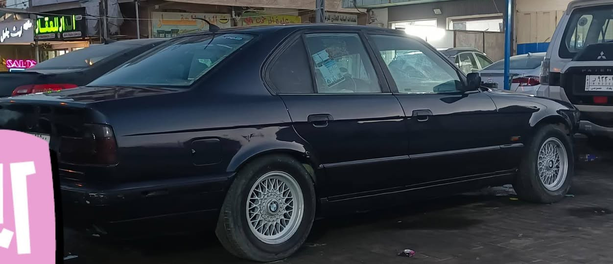 السلام عليكم بي ام موديل 1994سياره حلوه بس
 بيها نواقص بصيطه  سياره مكينه مسكر 525 كير اوتوماتيك   سياره حلوه رقم الانبار  عرضه 43و بيها مجال بصيط مروس اوبيع  ***********
