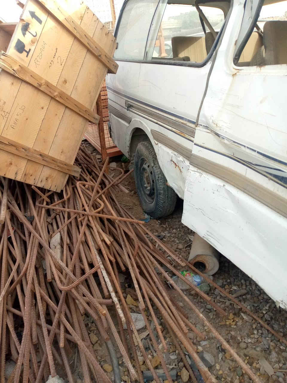 مازده بومه موديل الفينات مال مزاد بيه كتاب مزاد مال دوله للتفصيخ مايتسجلن بيه حادث عباره عن اكسن كامل محرك كير صدر صندوق خلفي كشنات بدون قلابات السعر اتلاثه مليون اوربع رقم تليفون *********** بغداد مدينه الصدر
