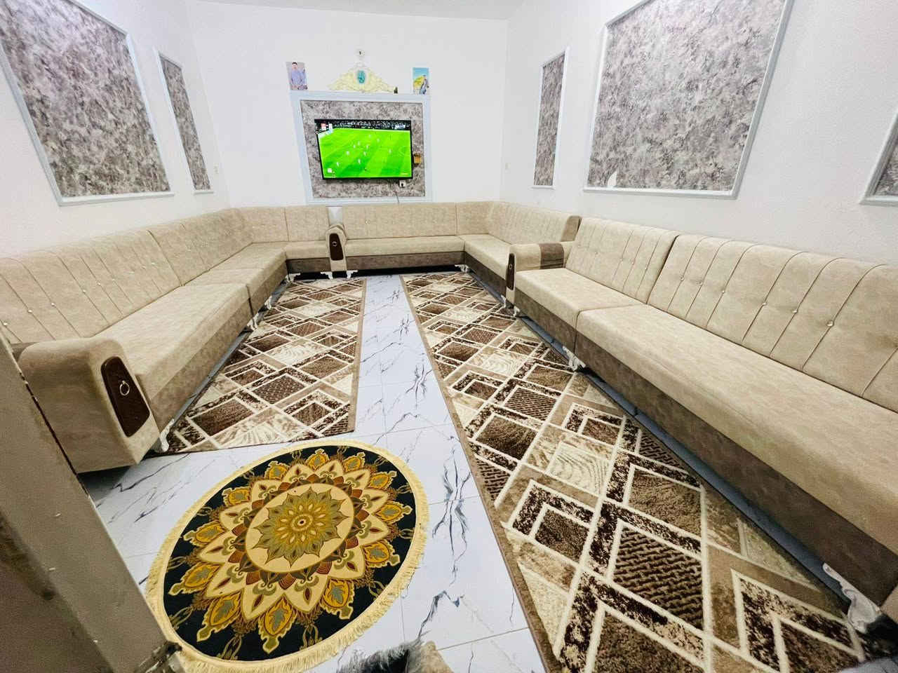 700 وبي مجال نضيف ومحد كاعد عليه
الرقم ***********
. 
واتساب +964 786 966 4312

