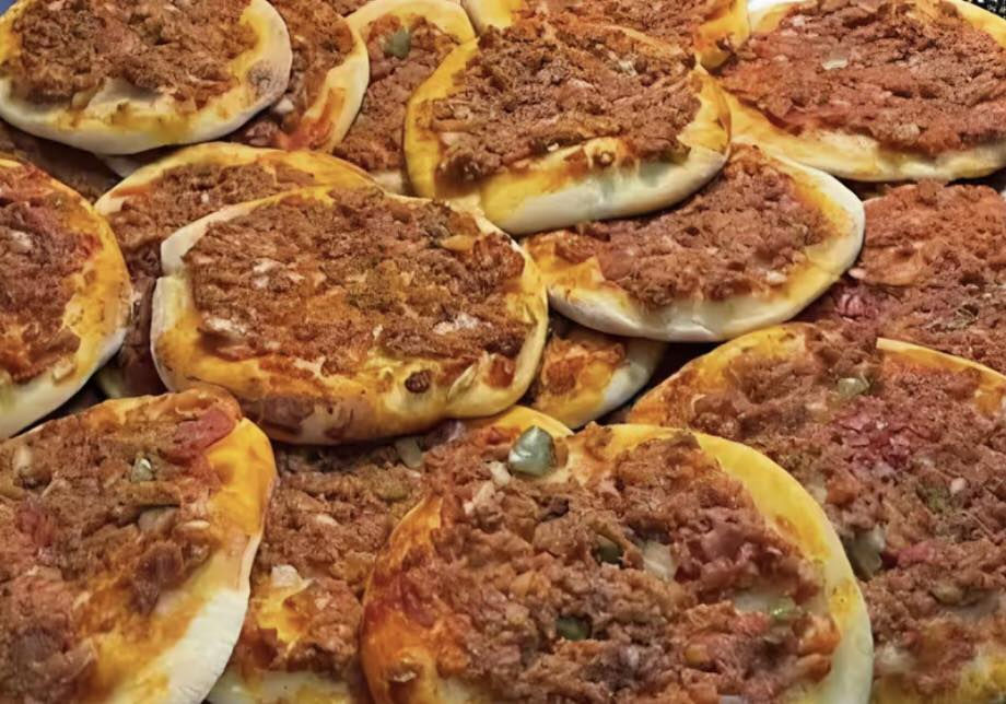 كليجه مشكل 
ايس كيك ، كرات الشوكلا ،خليه نحل ، دونات 
كيك عادي ،كيك بركاني،كيك ديسباسيتو ، 
لحم بعجين ، ميني بيتزا ،فطائر 
بورگ ، سمبوسه ، كبه ، دولمه ، مندي


**إذا كنت صاحب هذا الإعلان وتريد حذفه لأي سبب، رجاءا أرسل رسالة إلى الدعم الفني**