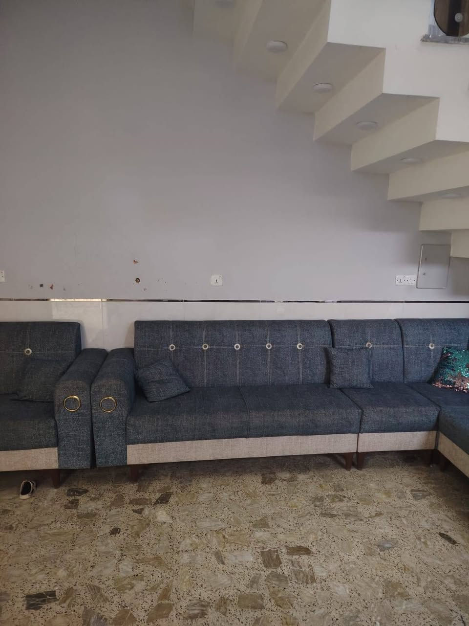 بيت بناء حديث زراعي الزعفرانية الشارعين سيد هاشم قرب دائره الكهرباء
مساحه 150 وجها 7.5 اربع غرف نوم واستقبال وصالتين حمامات 4 بناء متعوب عليه منطقه كامل جميع الخدمات قريب جداً على شارع السعر 185 وبيه مجال بسيط 
الباقي تفاصيل اتصل ***********
