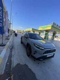 رافور 2022 هايبرد xle  السياره فول مواصفات  رادار امامي رادارات محيطيه...