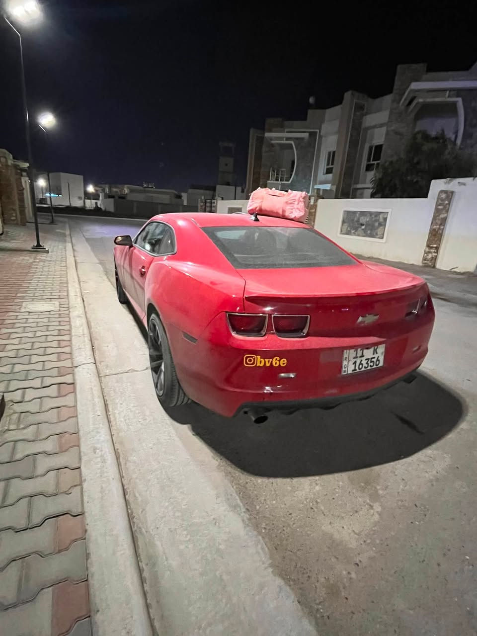 كمارو rs 2012
لون احمر تحكم ستير 
كشنات كهرباء 
كير اوتو 
تبريد ثلج 
كير ميكينه بلاد
تخم تاير جديد  
ضرر جاملغين اماميات 
عليها دبات فقط بدون تفريغ ولا برمجه السياره ع وضع البلاد 
ستفسار
***********

