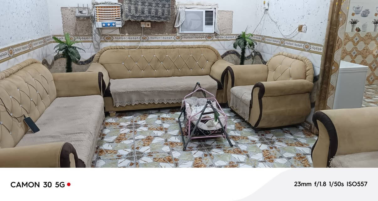 بيت مساحته ٢٨٠ بناء ١٦٠ غرفه كلدور ومطبخ وستقبال وصحيات داخليه وخارجية قرب الروائي شارع التاجيه خمسطعش تبليط مامتواجد عله فيس ***********@@
