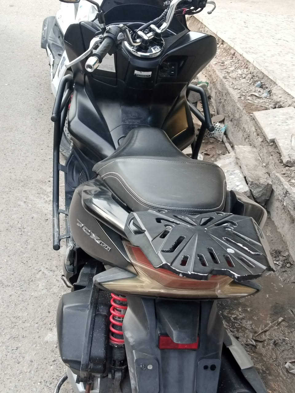 ***********
للبيع pcx جيل 3   20  رقه
